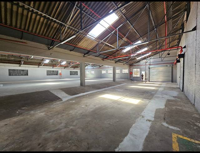 742M² WAREHOUSE TO LET IN BENROSE